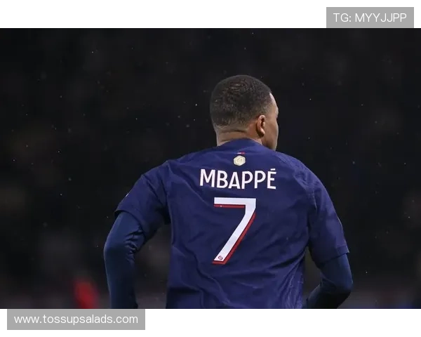 巴黎圣日耳曼战术失衡与更衣室裂痕加剧,豪门稳定性面临考验 巴黎圣日耳曼战术失衡与更衣室裂痕加剧,豪门稳定性面临考验