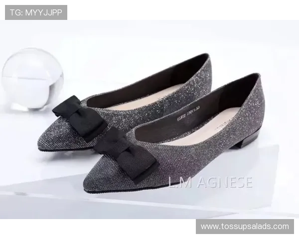 小威衣柜里那双鞋，看得我这双脚都尴尬了...